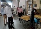 बदबूदार फफूंदी वाले पुराने मावे और फफूंद लगे काजू से मिठाई बनाने की थी तैयारी, टीम ने नष्ट कराया 200 किलोग्राम दूषित मावा और 50 किलो दूषित काजू