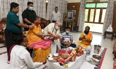 राज्यभवन के मंदिर में राज्यपाल मिश्र ने किया बाबा भोलेनाथ का अभिषेक