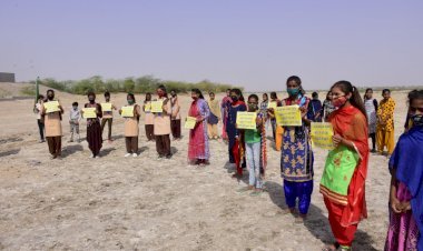 नदी को बचाने, नदी में उतरे नन्हें “पांव”