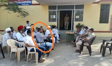 महिला के साथ छेड़छाड़, मारपीट का आरोपी पुलिस की सीएलजी बैठक में बैठ शांति व्यवस्था पर कर रहा है चर्चा