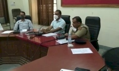 कोरोना के बढ़ते संक्रमण को रोकने की दिशा में कलेक्टर ने व्यापार मंडल, धर्मगुरू और जनप्रतिनि​धियों के साथ की चर्चा गाइड लाइन उल्लंघन पर सख्ती के निर्देश