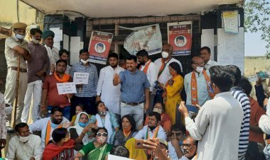 सहाड़ा में लापता युवती के मामले में प्रदेश मंत्री श्रवणसिंह बगड़ी के नेतृत्व में दिया धरना