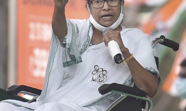 पश्चिम बंगाल चुनाव में भीड़ को उकसाने पर सीएम ममता बनर्जी के खिलाफ मुकदमा दर्ज