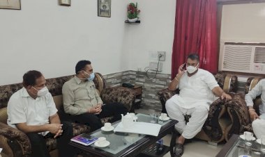 सांसद देवजी पटेल का 2 घंटे में पूरा हुआ सिरोही दौरा, जिला अस्पताल तो गए, लेकिन कोरोना से मरने वालों तक की नहीं ली जानकारी, जिले में कोरोना से 11 दिनों में 65 मौतें