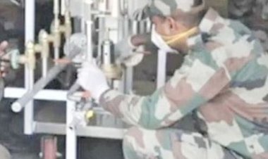कोरोना में मरीजों की मदद के लिएभारतीय सेना के इंजीनियर्स ने लिक्विड ऑक्सीजन को बिना बिजली बदला मेडिकल ऑक्सीजन में