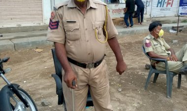 राजस्थान पुलिस का कमांडो लकवे से ग्रस्त होने के बावजूद वर्दी का निभा रहे हैं फर्ज, हर रोज 8 से 8 बजे तक की ड्यूटी में रहते है तैनात