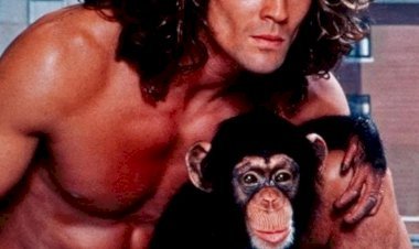 फिल्म टार्जन इन मैनहैटन में टार्जन का रोल अदाकरने वाले अमे​रिकी कलाकार जो लारा और उनकी पत्नी की विमान हादसे में मौत