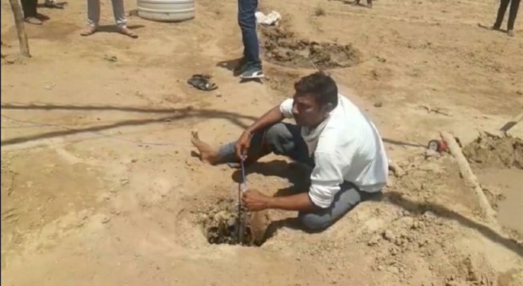 जालोर के लाछड़ी गांव में बोरवेल में गिरा 4 साल का मासूम, बचाव कार्य  जारी