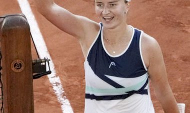 फ्रेंच ओपन के सेमीफाइनल में क्रेजसिकोवा ने मारिया सक्कारी को हराकर फाइनल में बनाई जगह