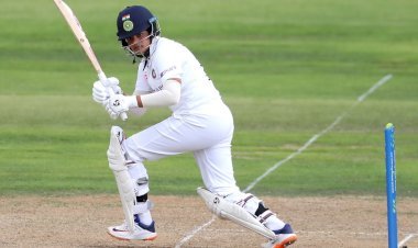 डेब्यू टेस्ट मैच में भारतीय ओपनर शेफाली वर्मा ने दूसरी पारी में भी लगाई फिफ्टी 