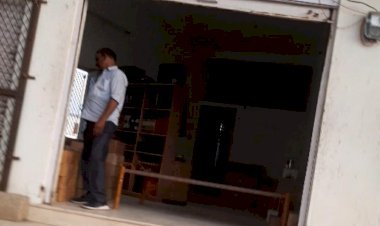 कोरोना के चलते रविवार को राजस्थान में लागू है वीकेंड कर्फ्यू, लेकिन जालोर के रानीवाड़ा में शटर खोलकर बेची जा रही है शराब,पुलिस थाने की दीवार से सटे गोदाम से भी हो रही है अवैध शराब की बिक्री