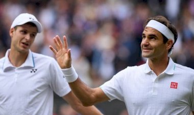 विंबलडन के क्वार्टर फाइनल में 20 बार के ग्रैंड स्लैम विजेता फेडरर को हुबेर्ट ने दी शिकस्त