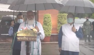 देश की संसद में मानसून सत्र का हंगामेदार आगाज, मजबूरन स्पीकर ने की स्थगित 