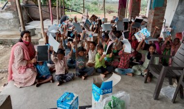 समाज सेवा का अनूठा जज़्बा : फारेस्ट गार्ड गयी थी घायल पक्षी रेस्क्यू करने, जरूरतमंद बच्चों को देखा और बांट आयी शिक्षण सामग्री 