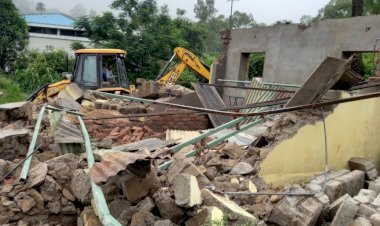 FIRST BHARAT की खबर के बाद आज फिर आबू प्रशासन दिखा हरकत में, अवैध निर्माण पर चलाया पीला पंजा