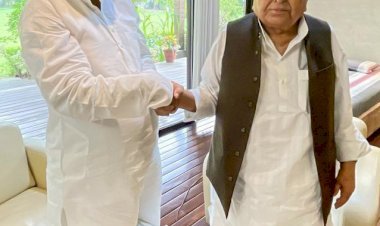 समाजवादी पार्टी संस्थापक मुलायम सिंह ने आरजेडी अध्यक्ष लालू प्रसाद यादव के साथ चाय पर की चर्चा, राजनीति में कई मायने