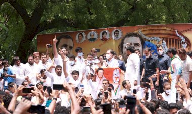 दिल्ली में यूथ कांग्रेस का प्रदर्शन, पुलिस ने वाटर कैनन से खदेडा, राहुल गांधी ने कार्यकर्ताओं को किया संबोधित