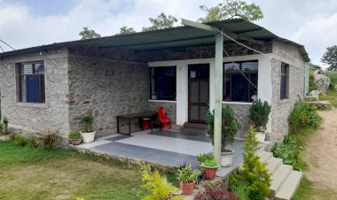 माउंट आबू क्षेत्र में अवैध निर्माणों पर नही लग पा रहा अंकुश, ओरिया स्थित मैक्स म्यूजियम के सामने बन गए दो कॉटेज, अभी भी नए निर्माण के लिए तोड़ी जा रही चट्टाने, पर प्रशासन बेखबर