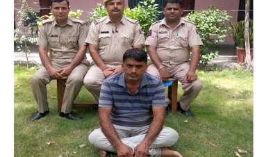पुनासा का पैराटीचर शराब तस्कर निकला, पुलिस ने उसके कब्जे से 223 कार्टन अवैध शराब जब्त की