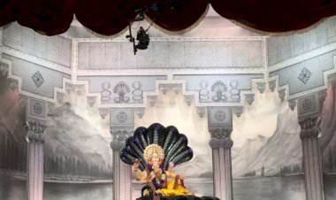 गणेश चतुर्थी पर देशभर में सजा बप्पा का दरबार, मुंबई में लाल बाग के राजा की सामने आई तस्वीरें