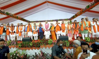 गुजरात के नए मुख्यमंत्री भूपेंद्र पटेल ने 24 विधायकों को दिलाई मंत्री पद की शपथ, 10 कैबिनेट और 14 राज्य मंत्री