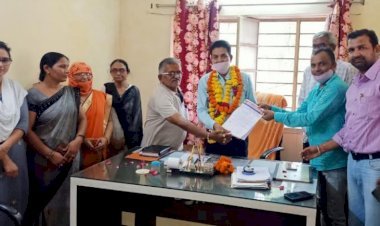 शिक्षकों की समस्याओं को लेकर राजस्थान समग्र शिक्षक संघ ने जालोर शिक्षा अधिकारी को सौंपा ज्ञापन