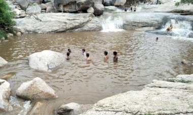 जालोर में हुई मुसलाधार बारिश से मौसम हुआ सुहाना, खोडेश्वर महादेव इलाके में बहने लगे झरने