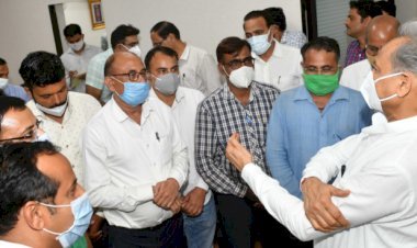 राजस्व कार्मिकों का पदोन्नति के अवसरों में वृद्धि, देय भत्तों में बढ़ोतरी और रिक्त पद भरने जैसी मांगों पर कार्य बहिष्कार समाप्त