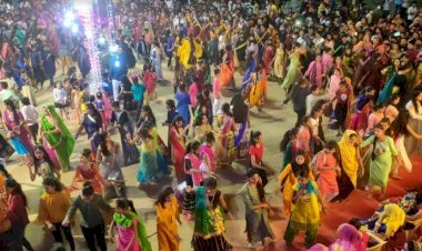 शारदीय नवरात्रा समापन के साथ ही पंडाल में गरबा महोत्सव के बीच मनमोहक प्रस्तुतियां