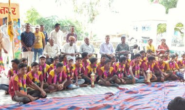 65वीं जिला स्तरीय हॉकी प्रतियोगिता में मांडोली गांव का नाम रोशन करने पर हनुमान सेवा समिति ने विजेताओं का किया अभिनंदन