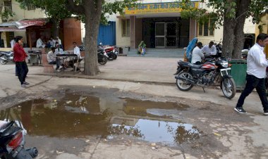 सिरोही कलेक्ट्रेट परिसर में फैली अव्यवस्थाओं को लेकर कलेक्टर सहित जिले के छह प्रशासनिक अधिकारियों पर कोर्ट की अवमानना का आरोप, कोर्ट ने किया तलब