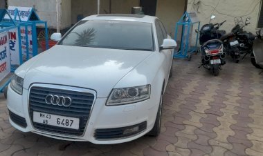 Audi कार में अवैध निर्माण सामग्री, आयुक्त ने की जप्त, कौन हैं इसका मालिक देवासी?