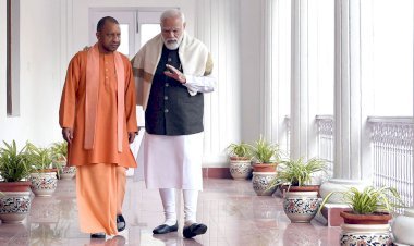 उत्तर प्रदेश के राजभवन में PM मोदी की CM योगी को सीख और समझाइश, योगी ने ट्वीट कर लिखी चार पंक्तियां "हम निकल पड़े हैं प्रण करने..."