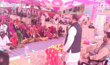 Sirohi प्रशासन गांवों के संग अभियान के तहत प्रभारी मंत्री चौधरी और लोढ़ा  ने सुनी ग्रामीणों की समस्याएं