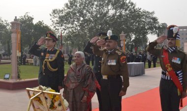 Param Vir Chakra winner कर्नल होशियार सिंह को सूबेदार मेजर परमवीर चक्र विजेता योगेन्द्र सिंह यादव ने किए पुष्प अर्पित