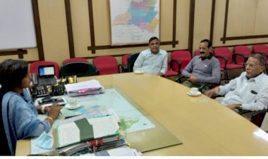 Jalore के हाडेचा में विद्यालय के जर्जर भवन को देख आगे आए समाज के भामाशाह भंसाली, विद्यालय और पशु चिकित्सालय भवन बनाने की जताई इच्छा