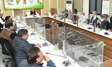 CM की कोरोना समीक्षा बैठक में मंत्रियों के बीच मतभेद, कोई धार्मिक स्थल तो कोई स्कूल—कॉलेज बंद करने के पक्ष में, CM ने 3 जनवरी से सख्ती करने के दिए निर्देश