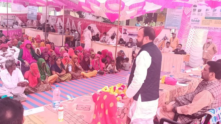 Sirohi प्रशासन गांवों के संग अभियान के तहत प्रभारी मंत्री चौधरी और लोढ़ा ने सुनी ग्रामीणों की समस्याएं