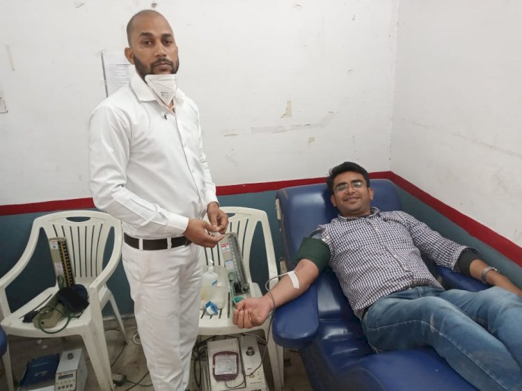 Sirohi ब्लड बैंक के पेथोलॉजिस्ट Dr Vijay Prakash Choudhary ने दिया मानवता का परिचय, डिलीवरी केस में रक्तदान