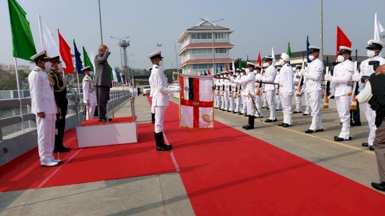 President Ram Nath Kovind ने एर्णाकुलम खाड़ी में नौसेना संचालन का देखा प्रदर्शन, कोविंद ने स्वदेशी विमान वाहक पोत विक्रांत का किया दौरा