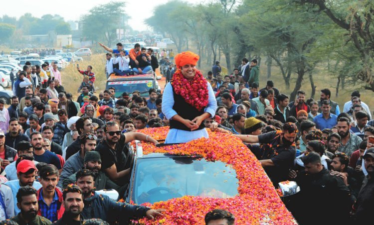 Jaipur के झोटवाड़ा विधानसभा क्षेत्र के युवा नेता Ashu Singh Surpura के जन्मदिन पर दिखा लोगों का स्नेह, हजारों की तादाद में लोगों की उपस्थिति