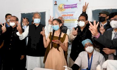 Chief Minister Ashok Gehlot ने 15 से 18 वर्ष के आयु वर्ग वाले बच्चों के वैक्सीनेशन कार्यक्रम का किया शुभारंभ, जल्द शत प्रतिशत टीकाकरण करने के निर्देश