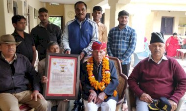 Army's 3 Grenadier  बटालियन के अधिकारी, पूर्व सैनिक और ग्रामीणों की उपस्थिति में Colonel Shiv singh  ने मनाया 100वां जन्मदिन