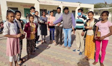 Jalore के नया नारणावास की बेटियों ने खेलकूद में किया नाम रोशन, बालिका दिवस पर बालिकाओं को सम्मानित