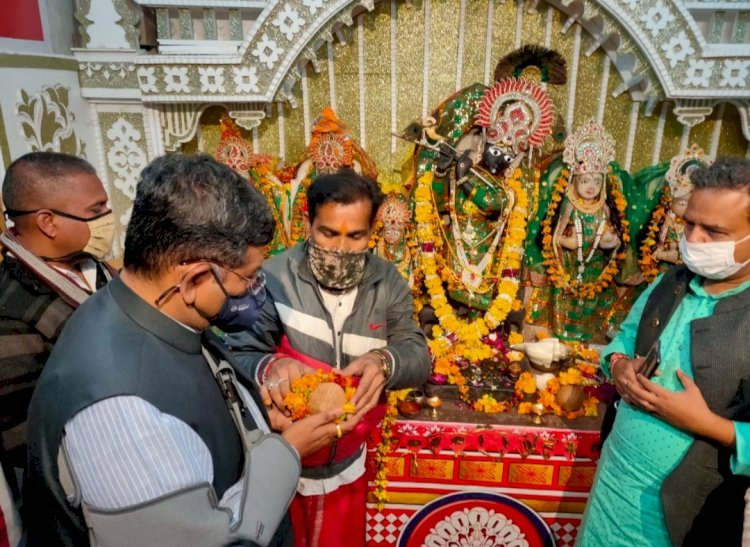 Minister in charge of Dungarpur भंवर सिंह भाटी ने बेणेश्वर धाम में की पूजा अर्चना, राज्य की खुशहाली के लिए की प्रार्थना