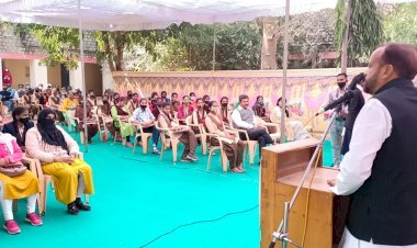 सिरोही विधायक संयम लोढ़ा ने गर्ल्स कार्नर कार्यक्रम में बालिकाओं को किया संबोधित, बालिकाओं को विपरित हालातों से न घबराने की अपील