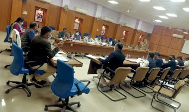 प्रदेश में ओवरलोड वाहनों की जांच पोर्टेबल वेईंग मशीन से ही करने के परिवहन आयुक्त ने दिए निर्देश