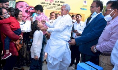चिकित्सा मंत्री परसादी लाल मीणा ने बच्चों को पोलियो की दवा पिलाकर की अभियान का किया आगाज