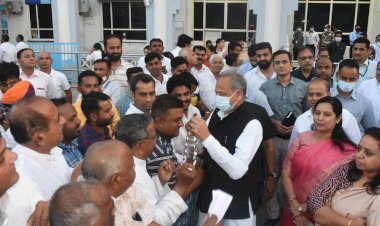 मुख्यमंत्री अशोक गहलोत विशेष विमान से पहुंचे जोधपुर, शनिवार को बीएसएफ के समारोह में लेंगे हिस्सा