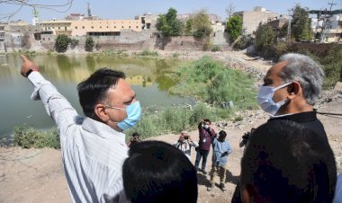 मुख्यमंत्री गहलोत ने बाईजी के तालाब का किया अवलोकन, अधिकारियों को विकास के दिए निर्देश